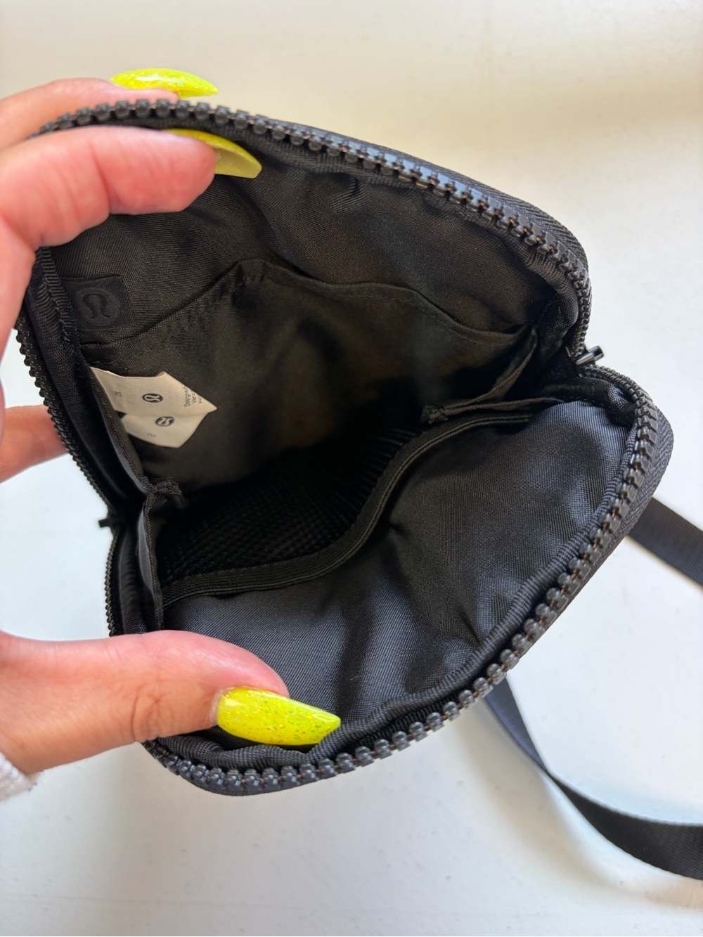 Lululemon Easy Access Black Crossbody Belt Bag Mens Women Unisex Travel Festival - Picture 5 of 5